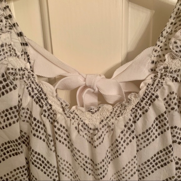Flowy, cap sleeve top with bow - Picture 3 of 4